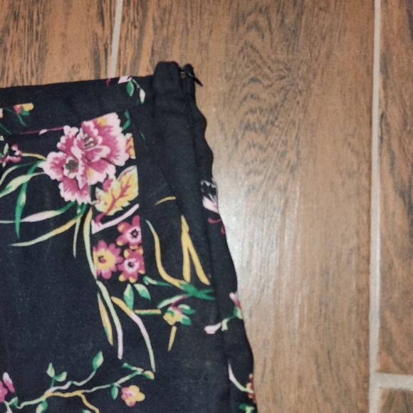 Wet Seal XL high waisted shortened inseam chiffon floral shorts - Picture 4 of 13